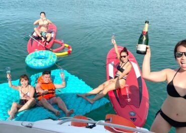 yacht charter fun time at lazarus island